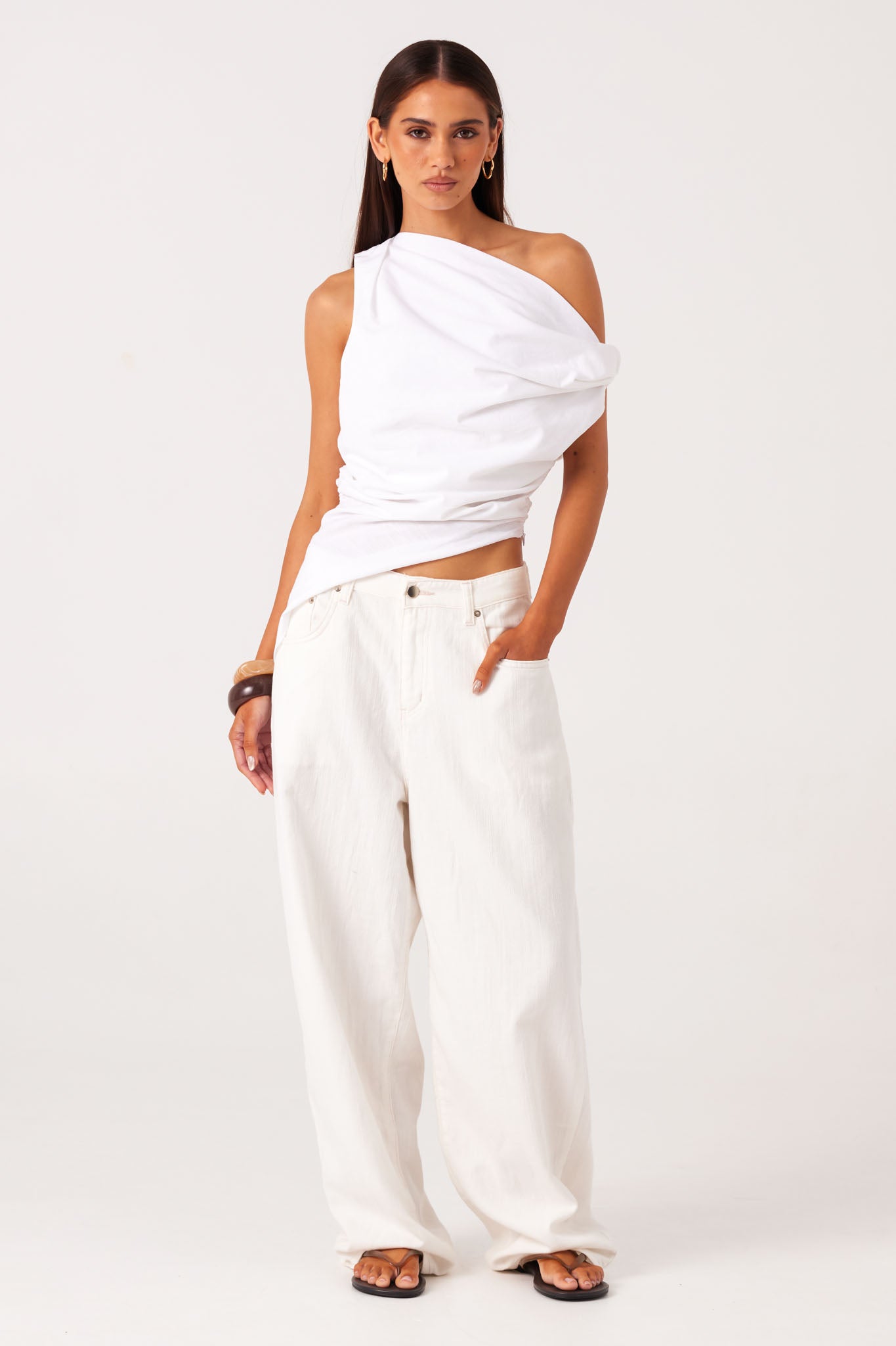 CALISSA-ASYM-TOP-LUKAS-JEANS-WHITE-1