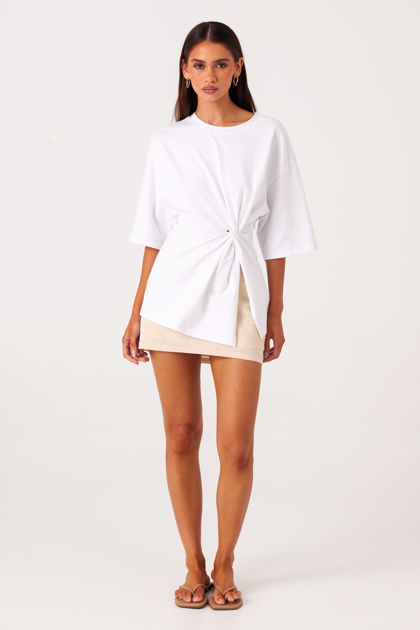ZAIRA-KNOT-T-SHIRT-WHITE-AVIA-MINI-SKIRT-NATURALL1