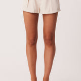 28_BalloonTieShirt_RomaShorts_Cream_338119