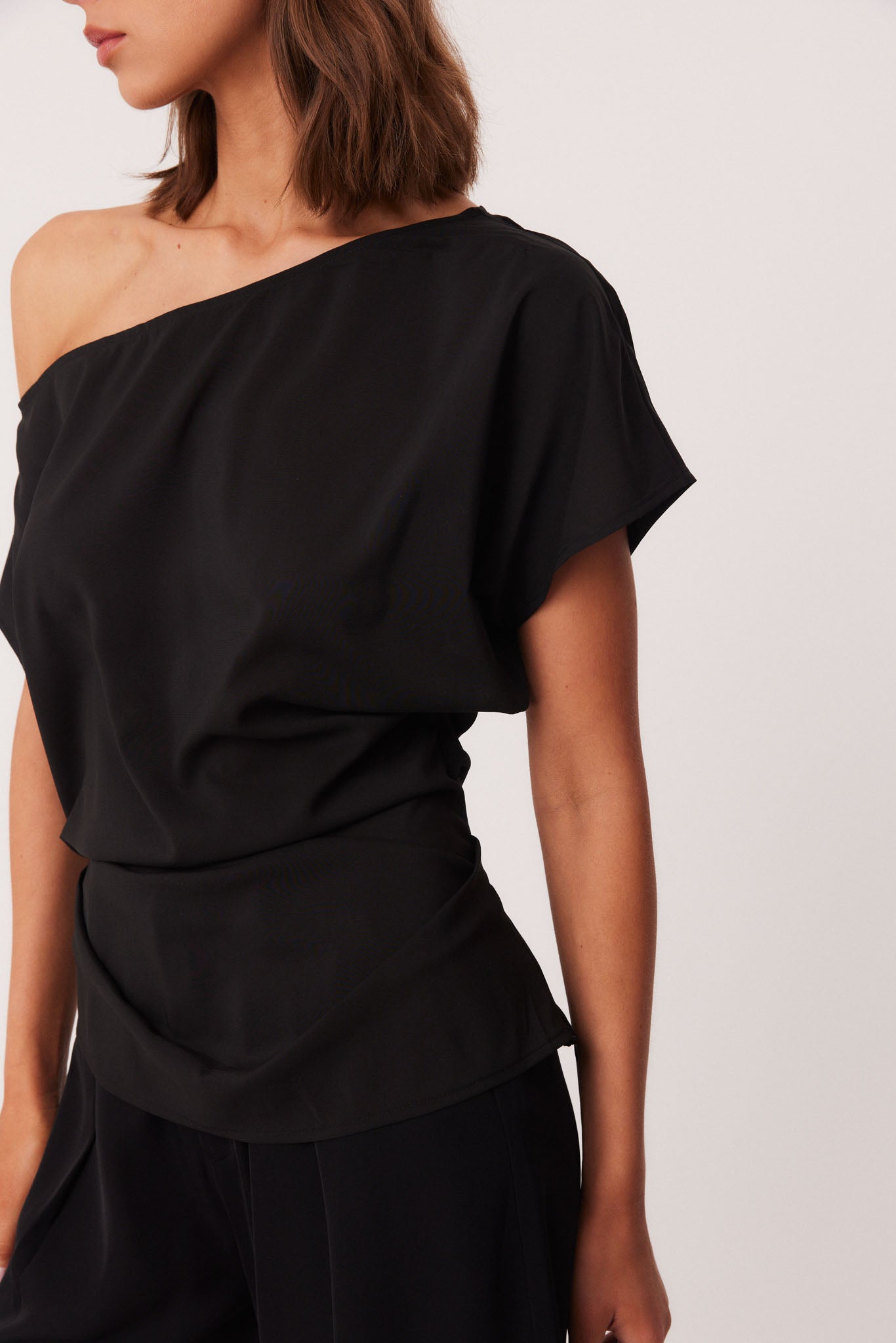 38_ChiffonOffShoulderTop_Black_338554