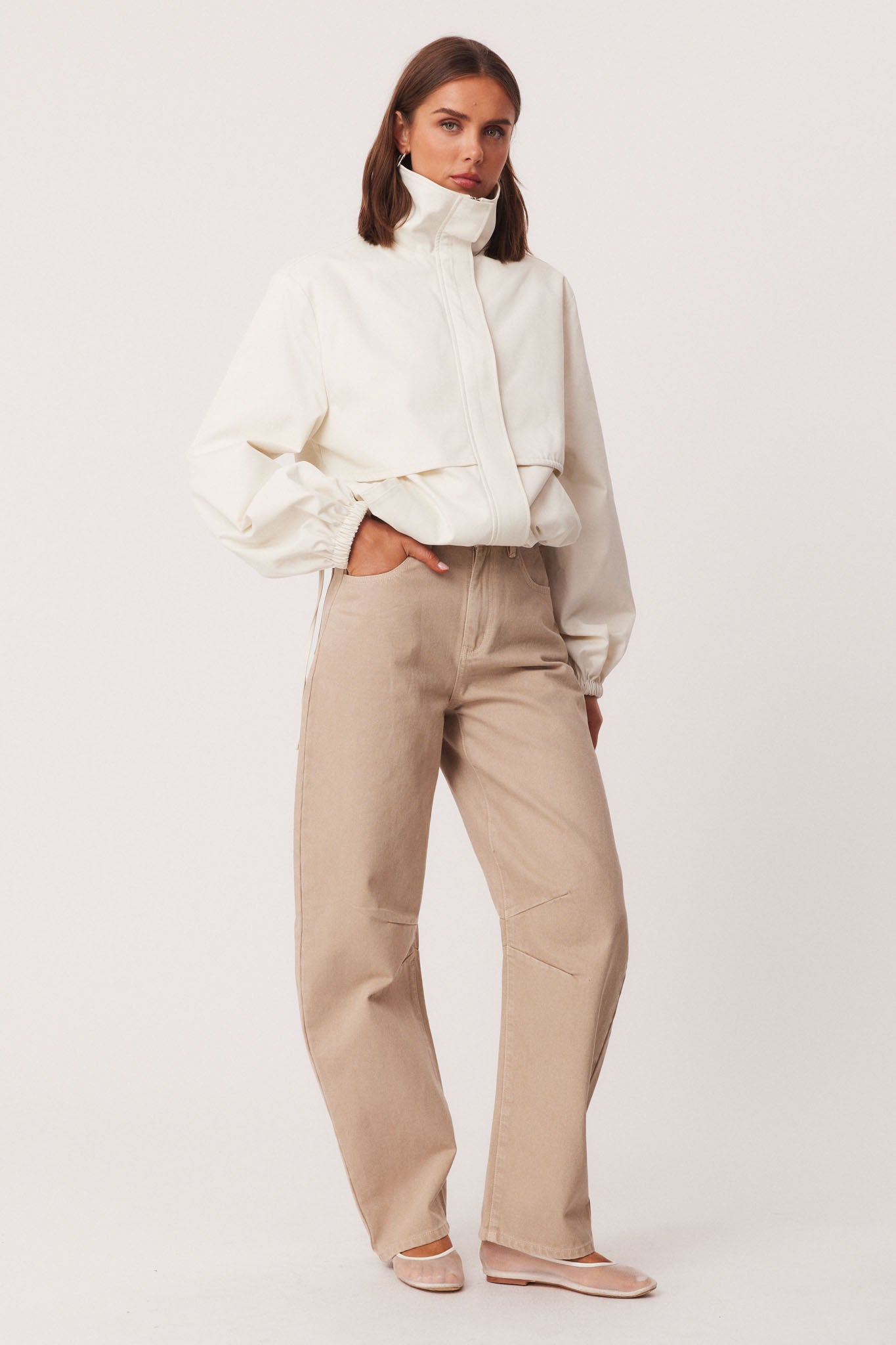 70_WhiteWindBreaker_339850