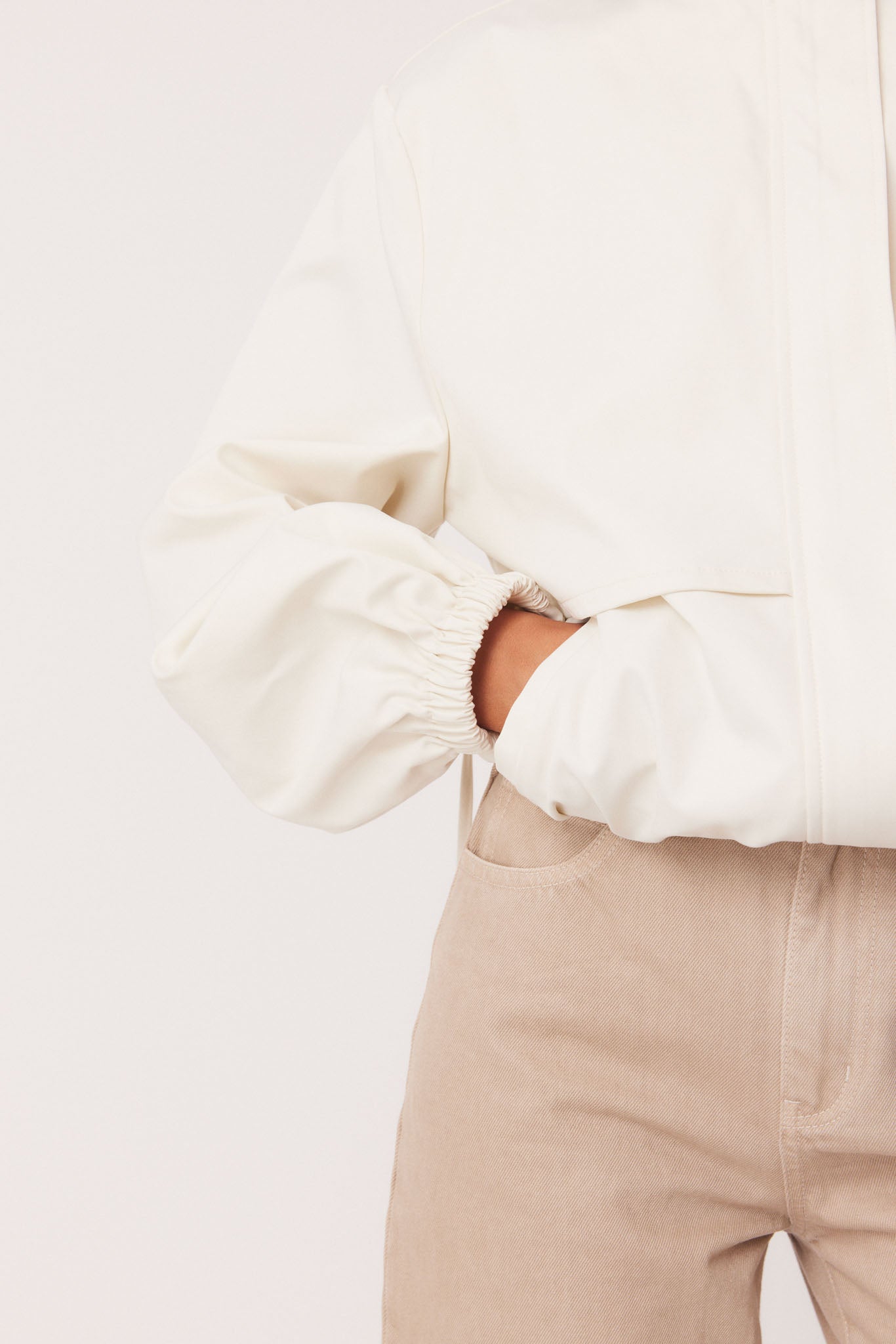 70_WhiteWindBreaker_339856