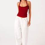 GIANNA-HALTERNECK-TOP-DEEP-RED-LUKAS-JEANS-WHITE-3
