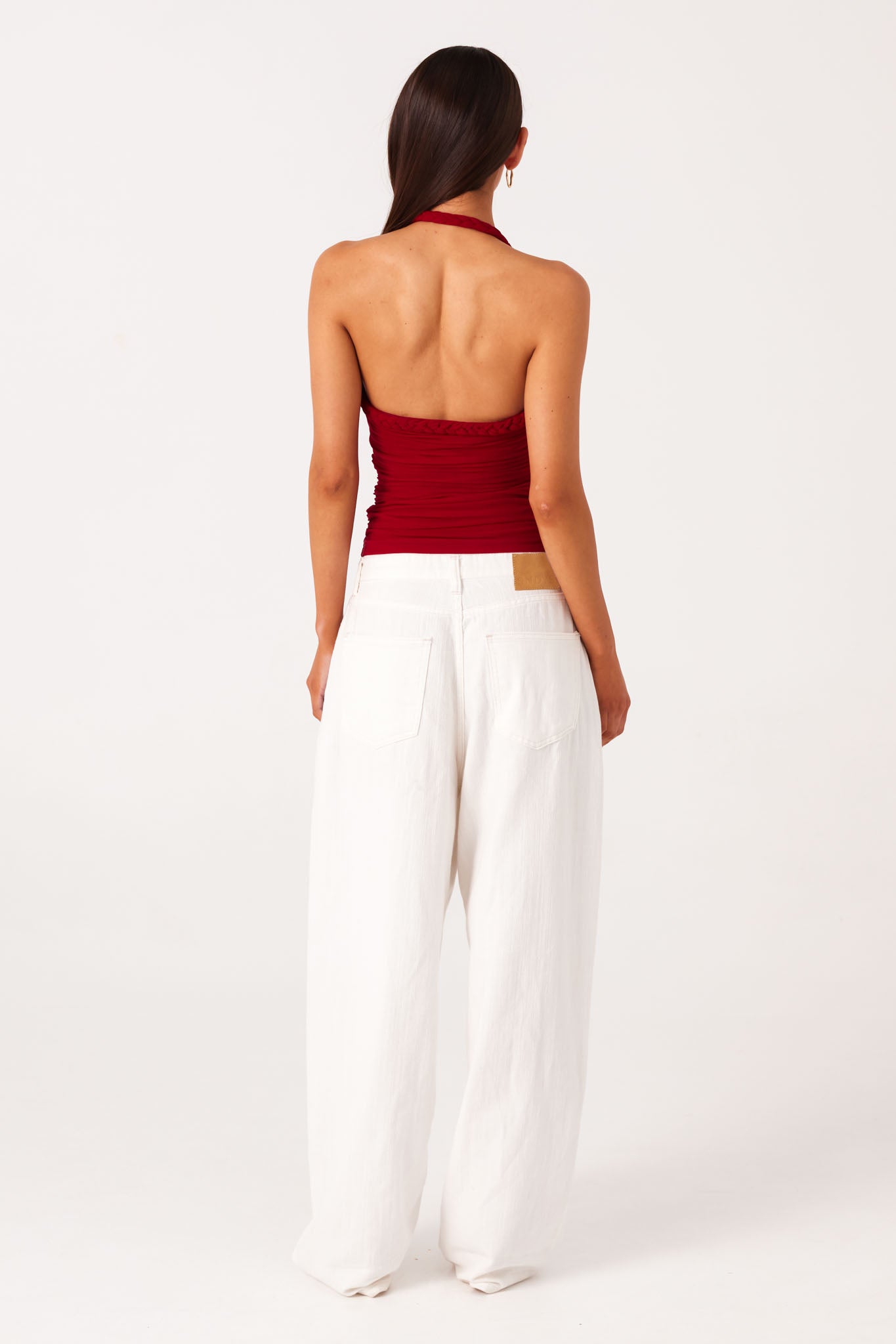 GIANNA-HALTERNECK-TOP-DEEP-RED-LUKAS-JEANS-WHITE-4